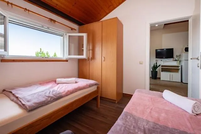 Apartmani Maja Nin Lejlighed